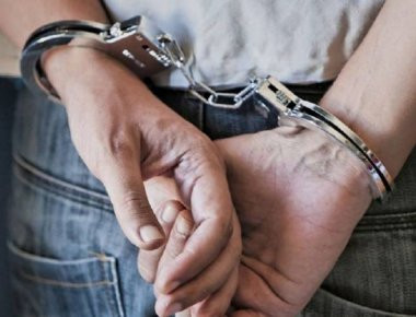 Πέρασε πανηγυρικά ο νόμος για σύλληψη & αυτόφωρη δίκη όσων εμποδίζουν πλειστηριασμούς σπιτιών - «Οχι» μόνο σπό ΚΚΕ & ΧΑ